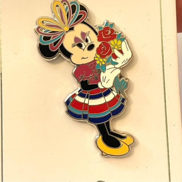 Disney Parks Collection "Springtime Minnie" Pin - Picture 2 of 2